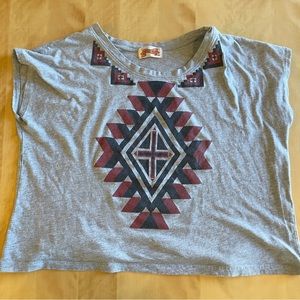 Small geometric graphic t-shirt